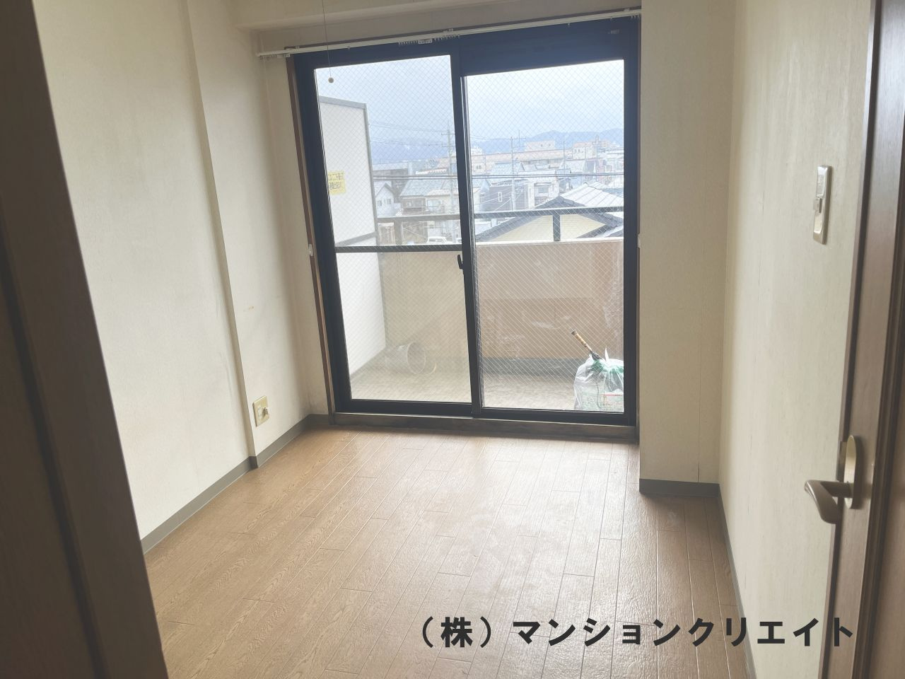 信開ガーデンコート城東の洋室|南側の洋室4.6帖　バルコニーへも出れます