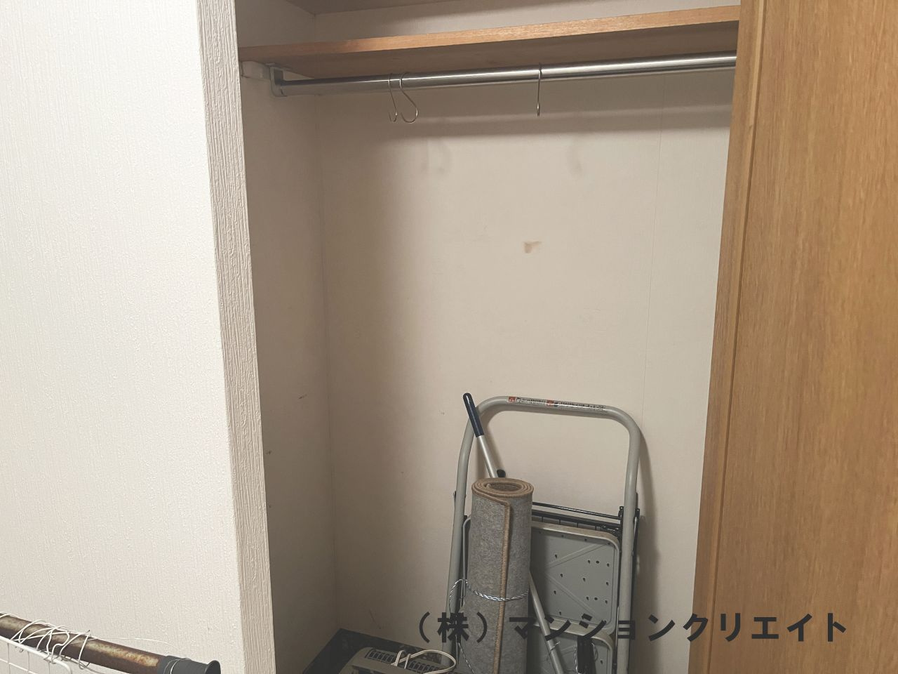 信開ガーデンコート城東の収納|玄関収納（トランクルーム）です。タイヤの保管以外にもクローゼットにもなっておりコート等をかけるのにも便利です