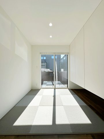 廿日市市阿品4丁目 No.5の内装|3.1帖の畳コーナー☆
お子様の遊び場やゲストルームなどにぴったりです♪