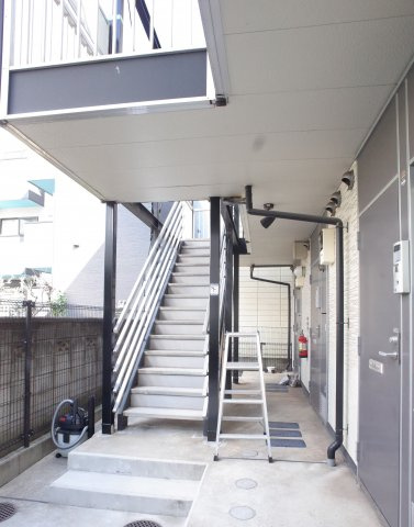 【その他共用部分】 | Rogie Hills | ブラック＆ホワイトのキレイなカラーリング。