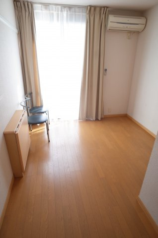 【居間・リビング】 | Rogie Hills | 嬉しい、家電家具付き賃貸。