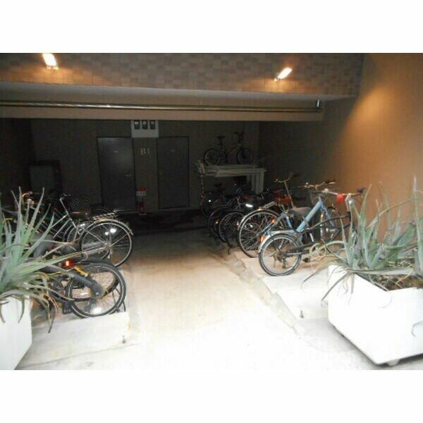 シンシア護国寺の駐車場