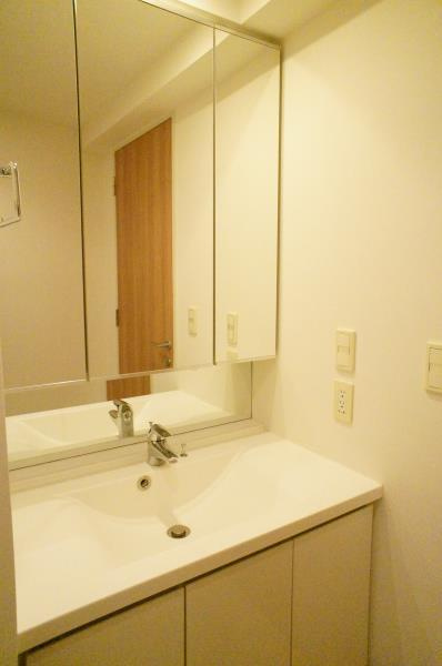 Ｂｒｉｌｌｉａ　ｉｓｔ　三軒茶屋　アイビーテラスの洗面所|ゆったりとスペースのある洗面所