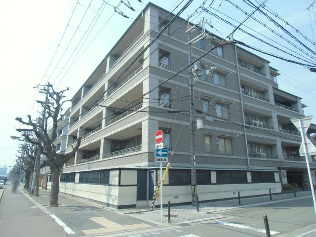 グラン・ブルー二条城北の外観