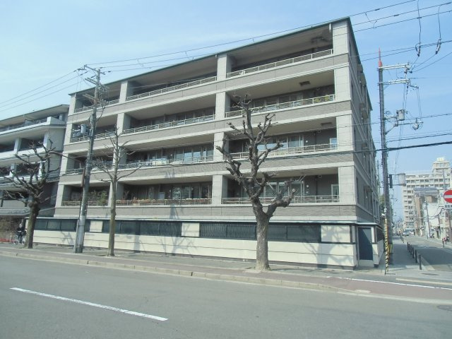 グラン・ブルー二条城北の外観