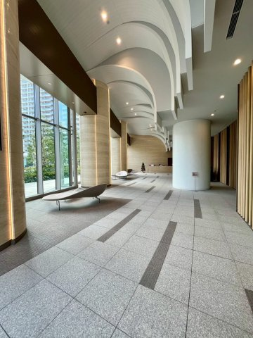 HARUMI FLAG SUN VILLAGE T棟のロビー|２４時間有人管理の広々としたロビーになります。