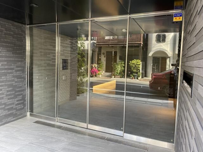 【エントランス】 | クレストコート新宿山吹町