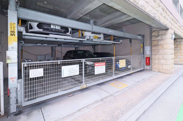 サヴォイエクセルシオール　5階の駐車場