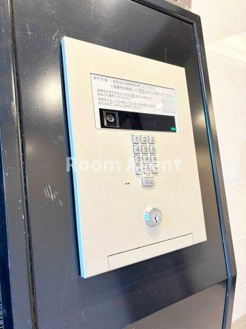 アデグランツ上前津のエントランス