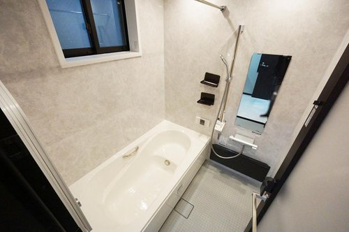 和光市白子２丁目　建築条件付き売地　フリープラン対応のその他|施工事例
ゆとりある一坪タイプの浴室となっています。エコベンチ付きの浴槽を採用し、節水になります。