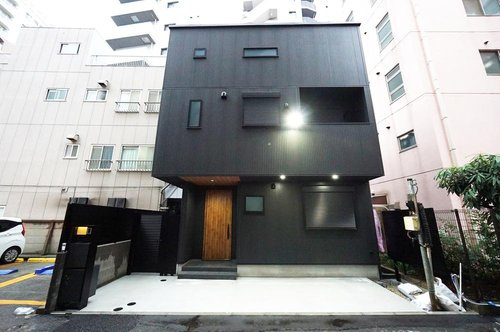 和光市白子２丁目　建築条件付き売地　フリープラン対応のその他|施工事例
ひと際目を引くシャープで力強い、都会派デザイン。ゆとりある駐車スペースも備わっています。