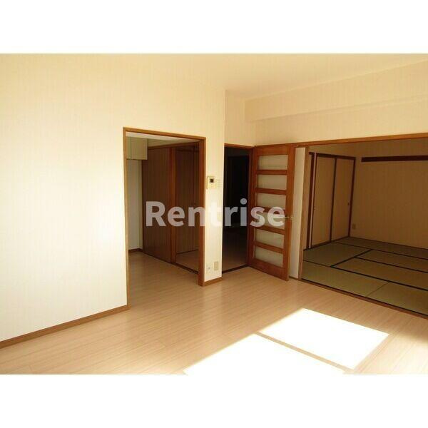 サンシャイン稲荷の居間・リビング