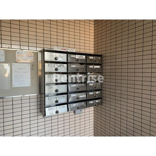 サンシャイン稲荷のエントランス