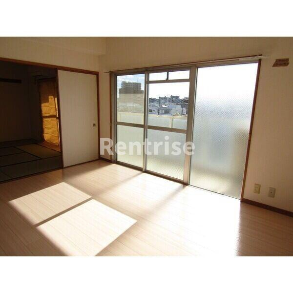 サンシャイン稲荷の居間・リビング