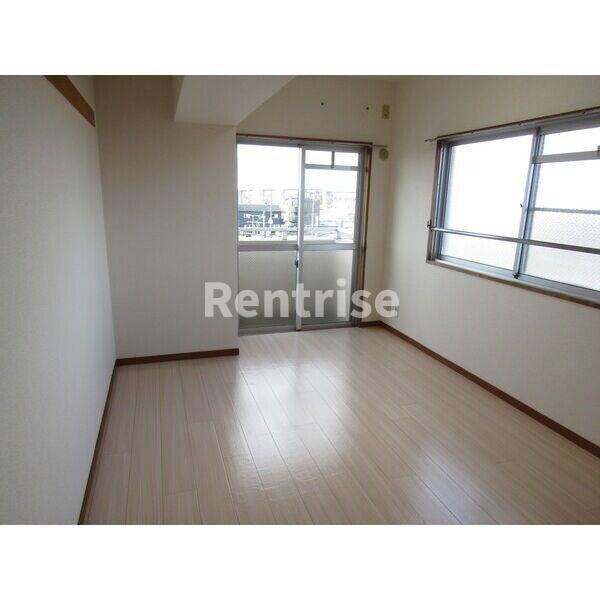 サンシャイン稲荷の寝室