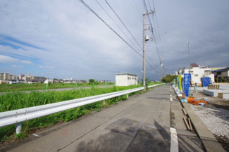 【前面道路含む現地写真】