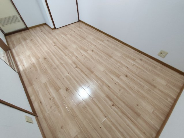 エルマンションBの洋室