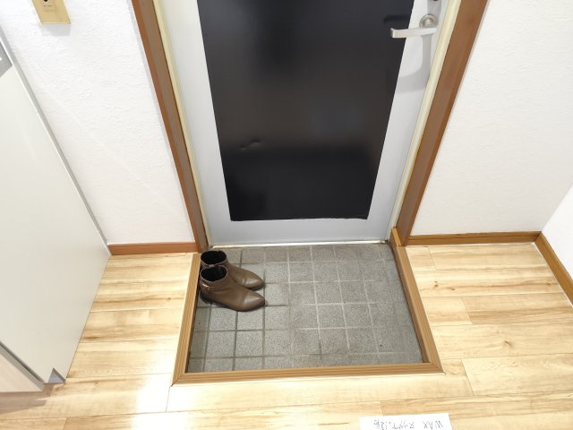 エルマンションBの玄関