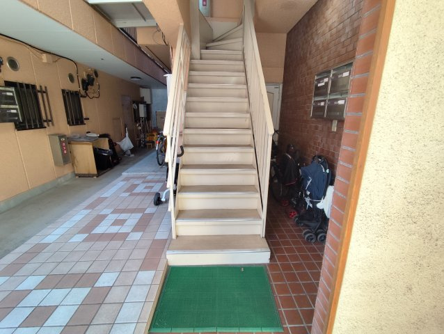 エルマンションBのエントランス