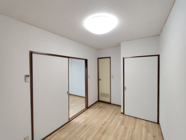 エルマンションBの洋室