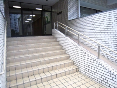 ニューハイツ湯島のエントランス