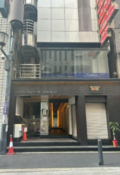 北新地プラザビルの外観