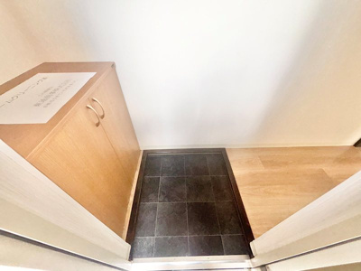 【玄関】 | ファミール中川 B