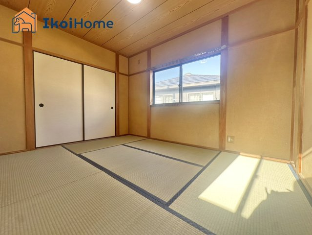 明石市大久保町江井島　中古戸建の寝室|【ホームページに現地動画掲載中】●年中無休：当日予約可●和室は音を吸収し、柔らかく転んでも痛くない！