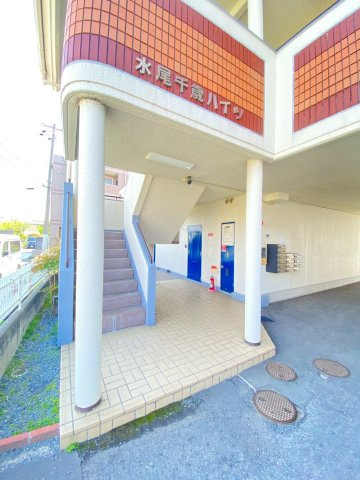 水尾ちとせハイツのエントランス