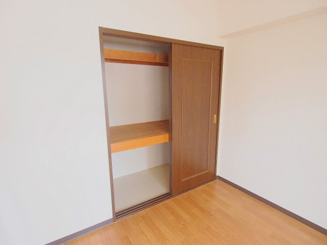 第２プレシオの収納|302号室（反転）の写真となります。　