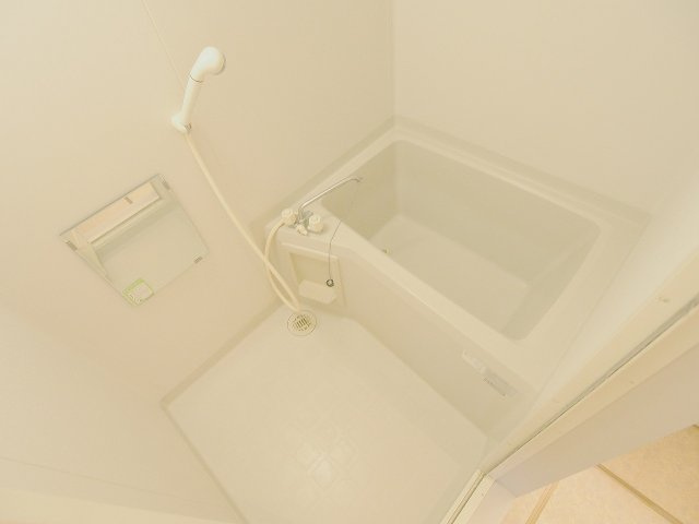 第２プレシオの浴室|302号室（反転）の写真となります。　