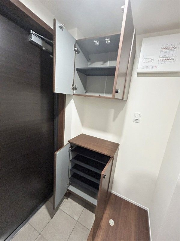 フラッツ平河町（東京ゼロエミッションハウス）の玄関|きれいな玄関です