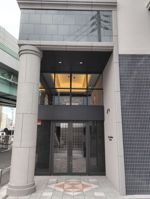 Totsu Residence Hakata East（旧：アリビオ博多駅東）のエントランス