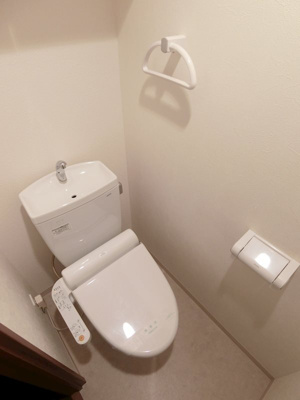 【トイレ】 | ディアレイシャス中野新橋 | 温水洗浄便座。