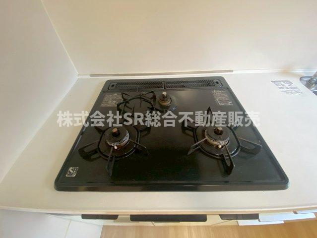 東鴻池町1丁目中古戸建のキッチン|3口コンロ、グリル付きです♪