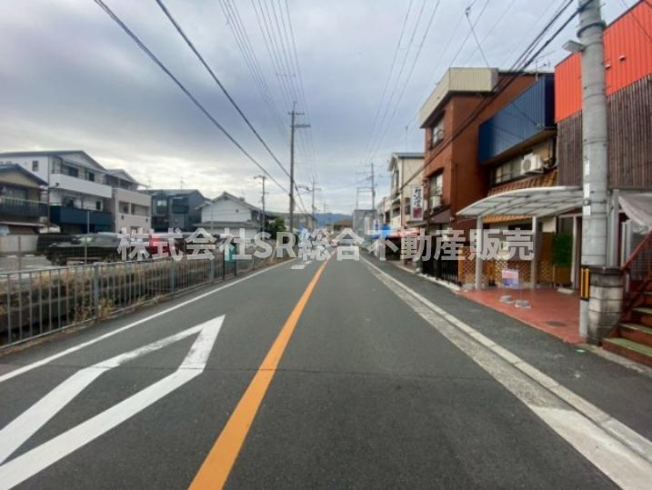 東鴻池町1丁目中古戸建の前面道路含む現地写真|前面道路が広いです♪
