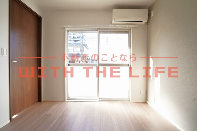 ニューコーポ高田【キャッシュバック対象物件】の寝室|広くて明るい寝室