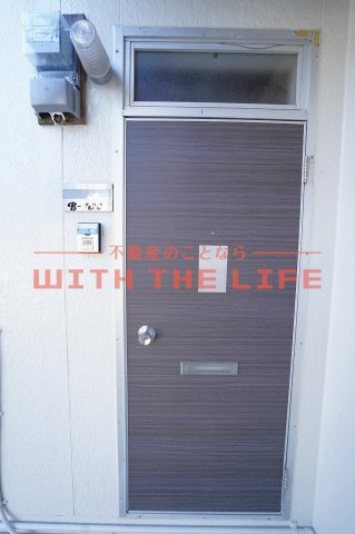 ニューコーポ高田【キャッシュバック対象物件】の玄関|明るい玄関です