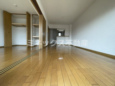 【居間・リビング】 | サンフォーラス | 同タイプのお部屋の写真。現況を優先します。