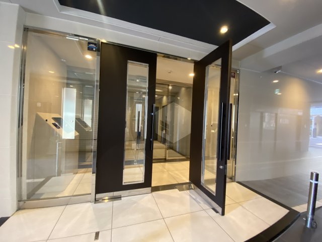 プレシオ小阪のエントランス