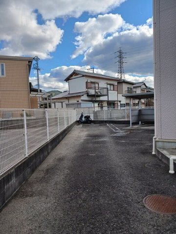 【駐車場】 | アヴェニールＮＩＳＨＩＫＩ | 車をお持ちの方に嬉しい駐車場付きの物件です