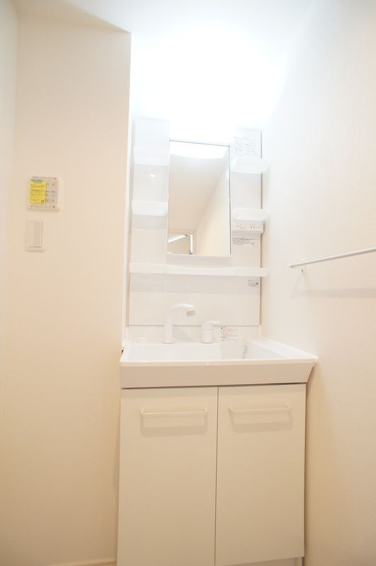 リブリ・フォンターナの独立洗面台