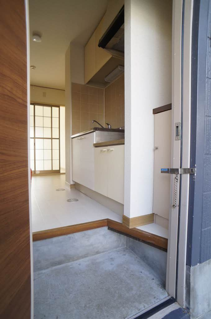 プレシオーサ東黒石野の玄関