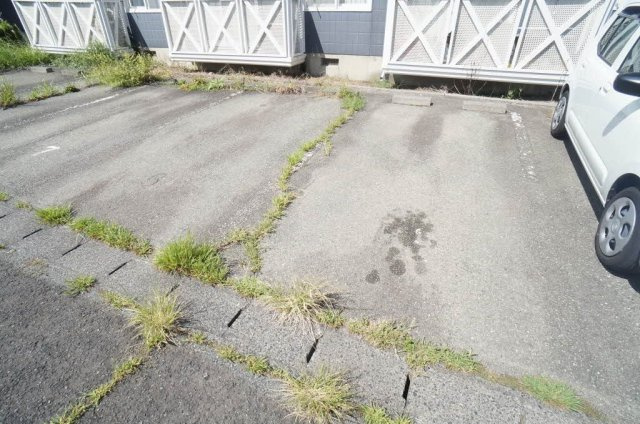 プレシオーサ東黒石野の駐車場