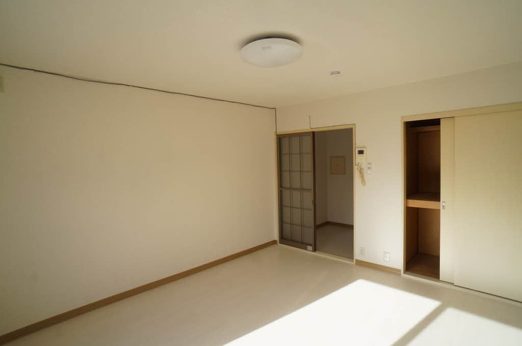 プレシオーサ東黒石野の洋室