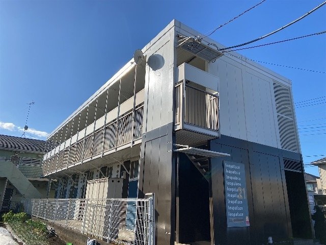 レオパレスフレーズの外観|2021年3月に外壁塗装いたしました。