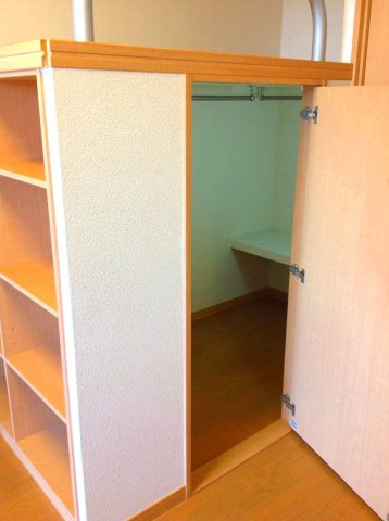 レオパレスレインボーステイツの内装|ベッド下収納