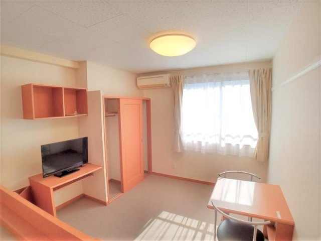 【居間・リビング】 | レオパレスドイシャンⅠ | 設備・仕様は号室により異なる為、現況を優先致します。