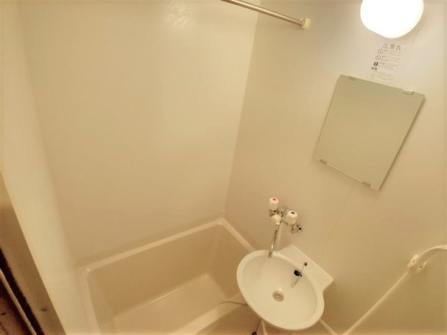 【浴室】 | レオパレスドイシャンⅠ | 設備・仕様は号室により異なる為、現況を優先致します。