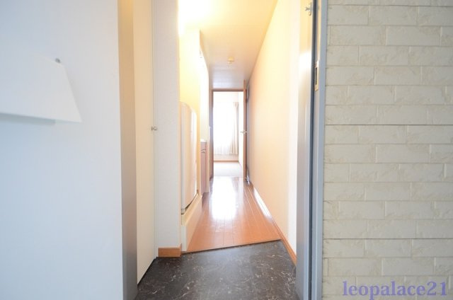 レオパレスヴィラ天城の玄関